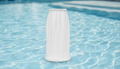 Préfiltre skimmer piscine PurAquaFilt compatible MagiSkim® installé dans un panier de skimmer